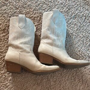Indigo Rein Cream Heeled Boots